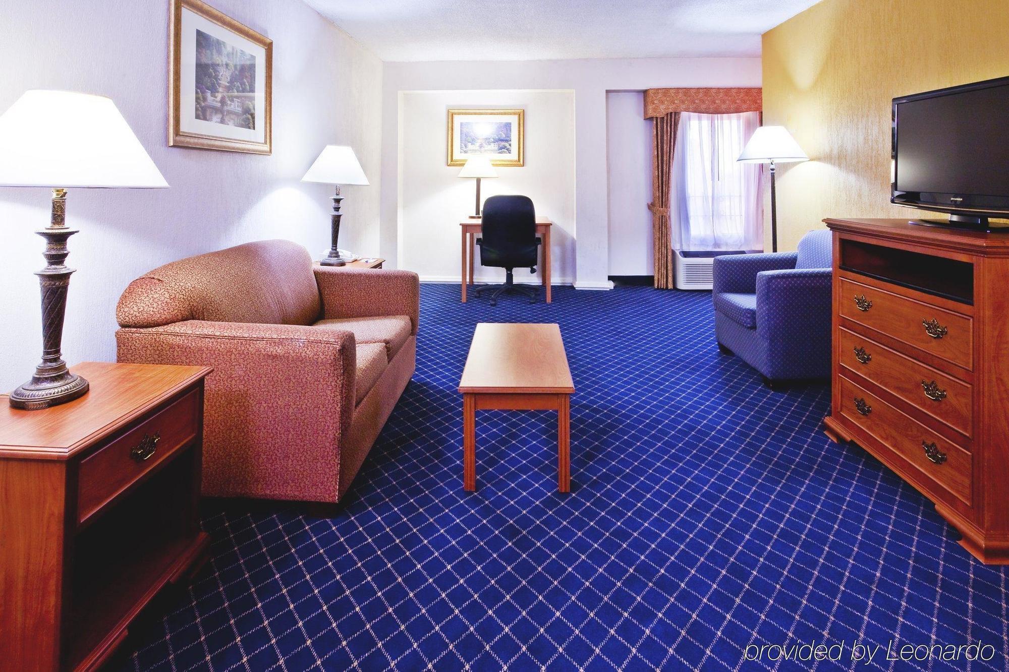 Holiday Inn Express & Suites Nashville-I-40 & I-24 Bilik gambar